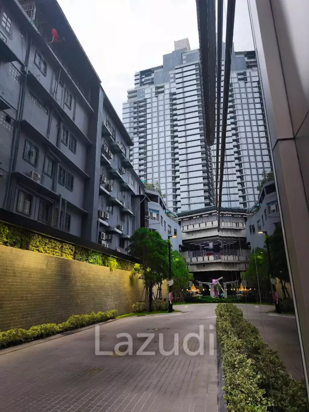 Nana Sukhumvit Soi 7 100SQM Retail Space Ground Floor of Office Building