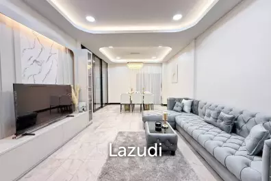 6 Bed 4 Bath 600 SQ.M Townhouse in Rama 9 Area