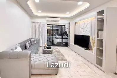 6 Bed 4 Bath 600 SQ.M Townhouse in Rama 9 Area