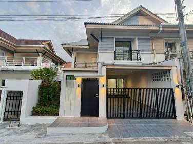Renovated 2-Storey Townhouse For Sale In Muang Pjuket Renovated 2-Storey Townhouse For Sale In Muang Pjuket