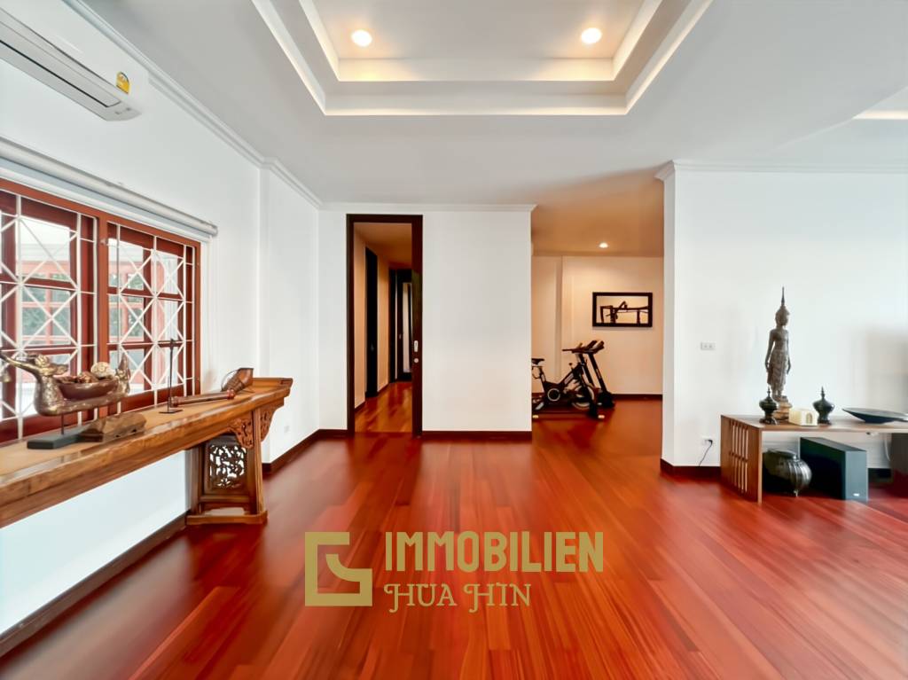 Soi Hua Hin 94: Pool Villa mit 4 Schlafzimmern und Bergblick