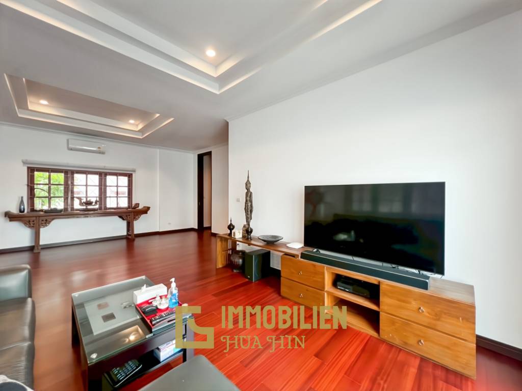 Soi Hua Hin 94: Pool Villa mit 4 Schlafzimmern und Bergblick