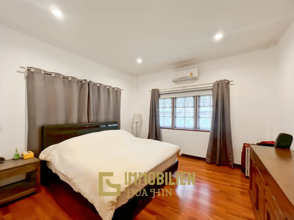 Soi Hua Hin 94: Pool Villa mit 4 Schlafzimmern und Bergblick