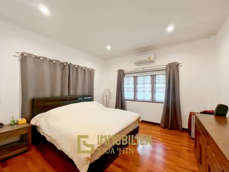 Soi Hua Hin 94: Pool Villa mit 4 Schlafzimmern und Bergblick