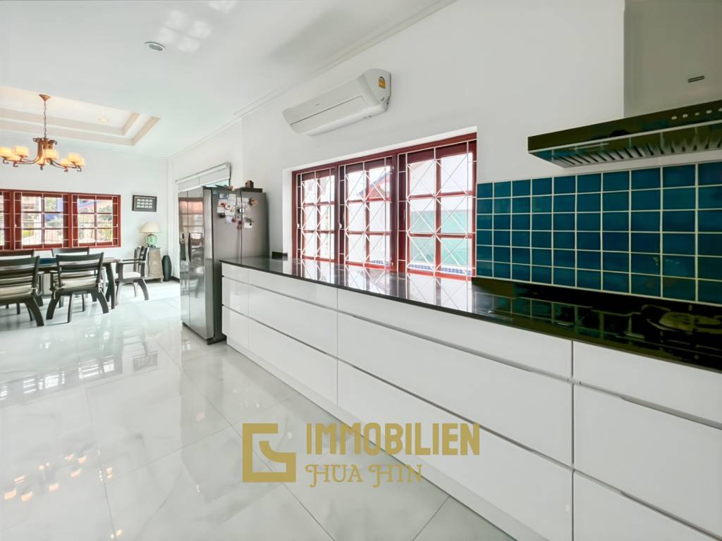 Soi Hua Hin 94: Pool Villa mit 4 Schlafzimmern und Bergblick