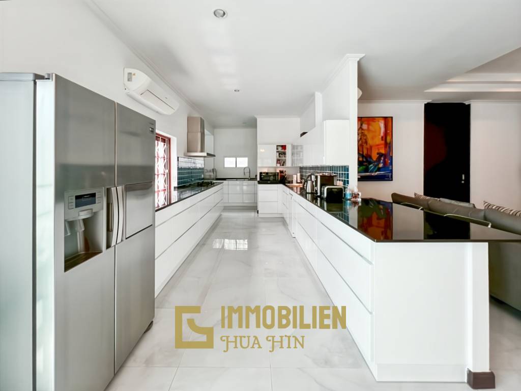 Soi Hua Hin 94: Pool Villa mit 4 Schlafzimmern und Bergblick