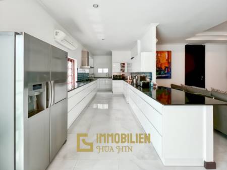 Soi Hua Hin 94: Pool Villa mit 4 Schlafzimmern und Bergblick