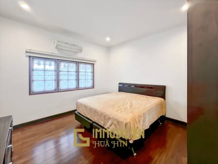 Soi Hua Hin 94: Pool Villa mit 4 Schlafzimmern und Bergblick