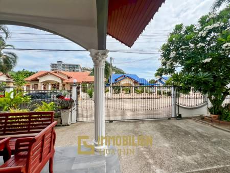 Soi Hua Hin 94: Pool Villa mit 4 Schlafzimmern und Bergblick