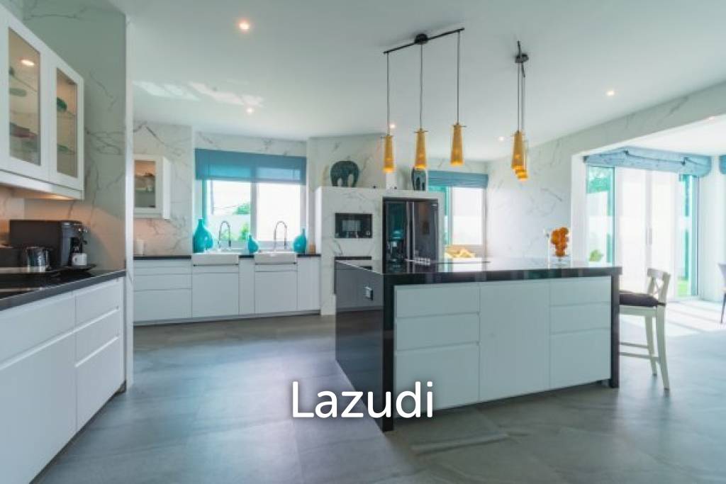 1,600 Sqm 4 Bed 5 Bath Villa For Sale