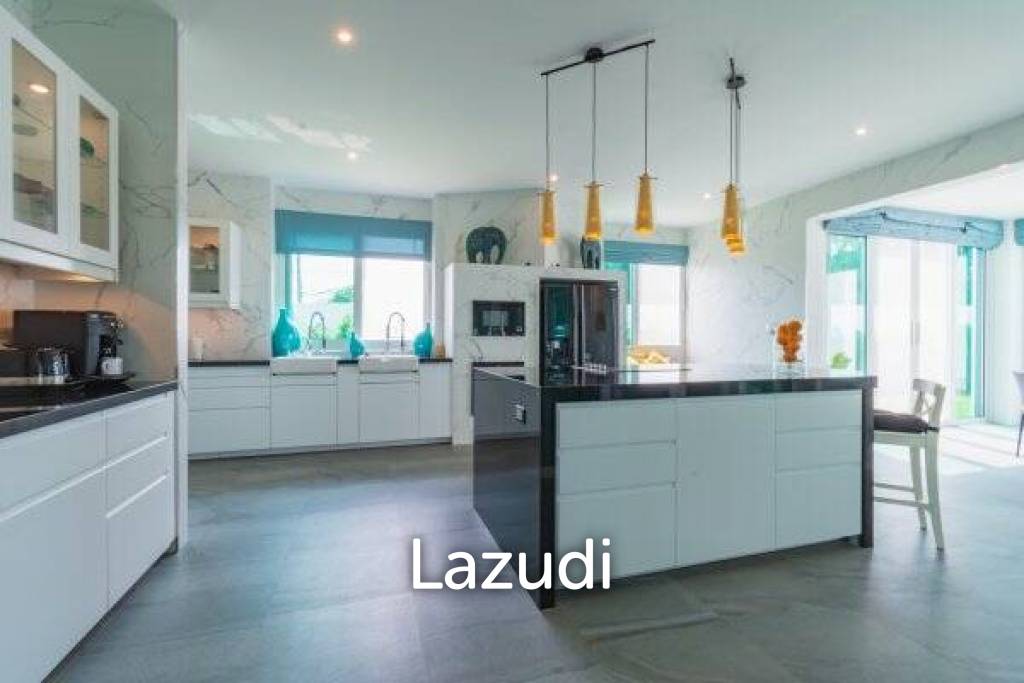 1,600 Sqm 4 Bed 5 Bath Villa For Sale