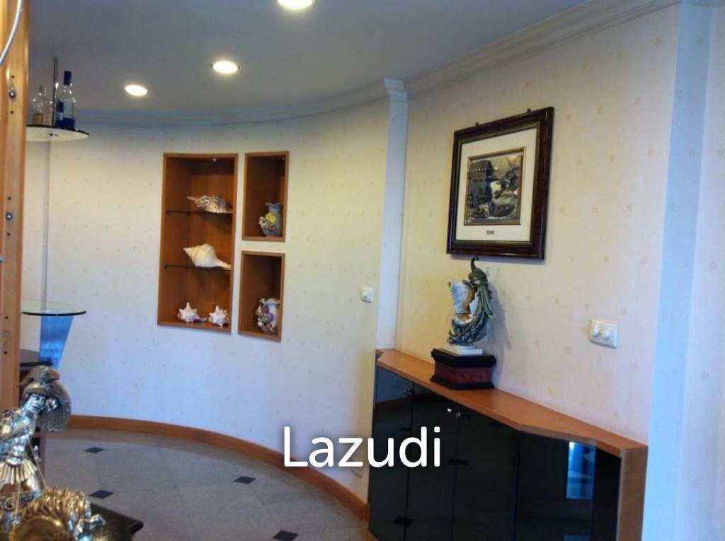 Cha-am: 140 SQM Beachfront Condotel Cliff and Beach