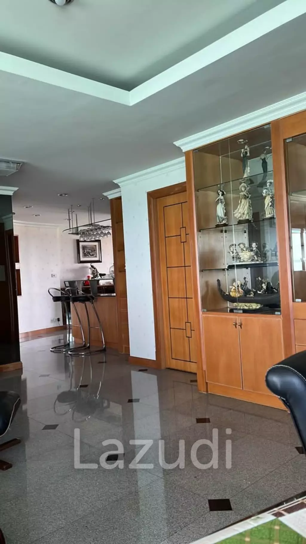 Cha-am: 140 SQM Beachfront Condotel Cliff and Beach