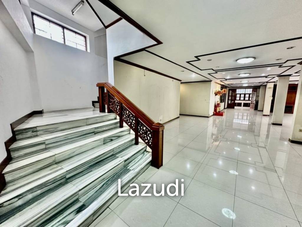 6 Bed Detached House For Sale in Huai khwang