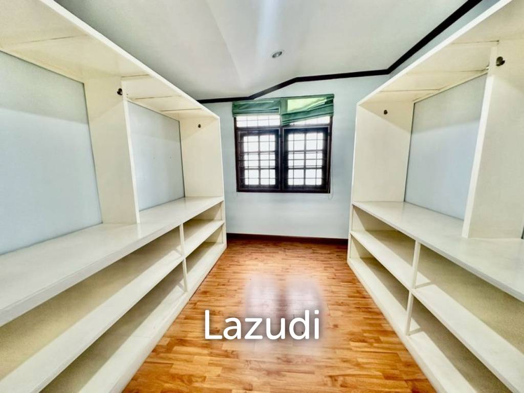6 Bed Detached House For Sale in Huai khwang