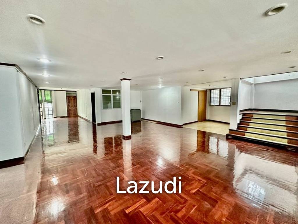6 Bed Detached House For Sale in Huai khwang