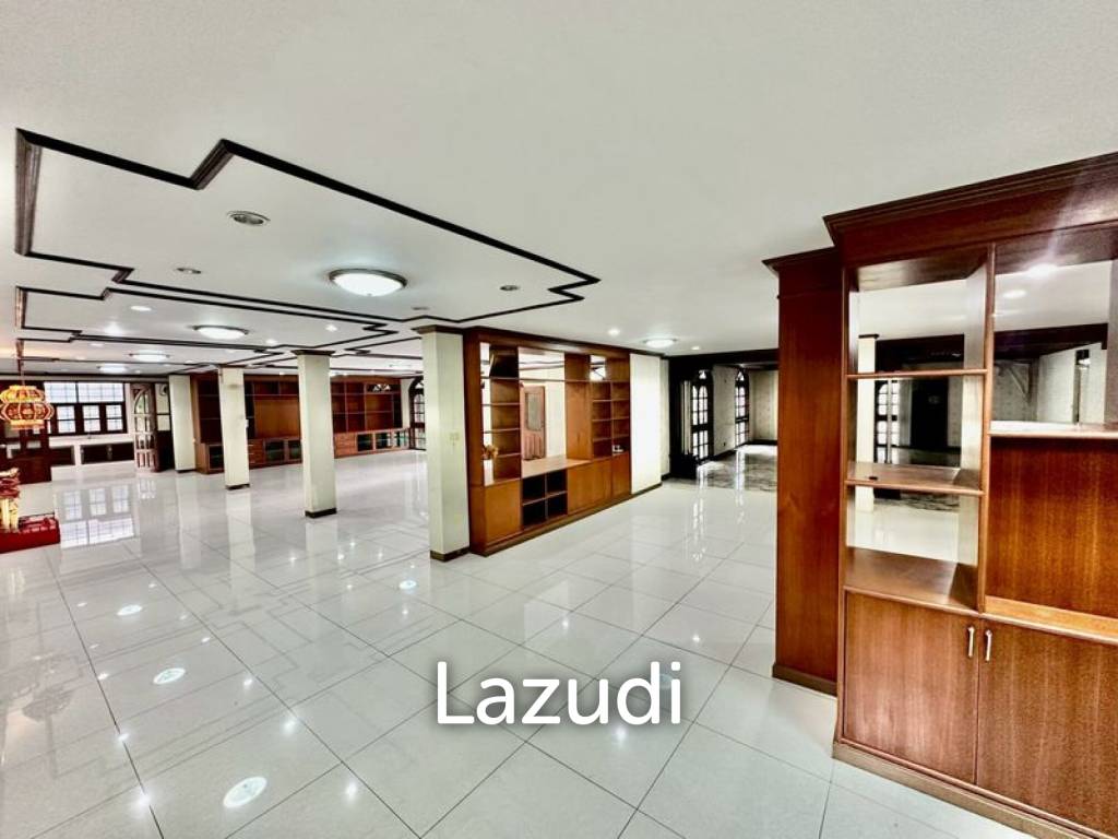 6 Bed Detached House For Sale in Huai khwang