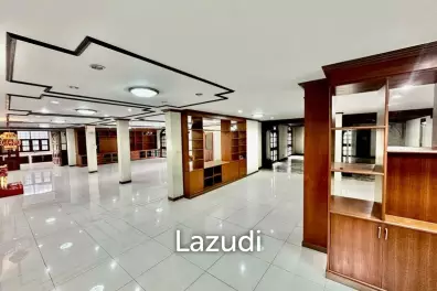 6 Bed Detached House For Sale in Huai khwang