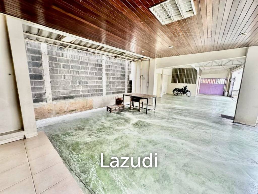6 Bed Detached House For Sale in Huai khwang