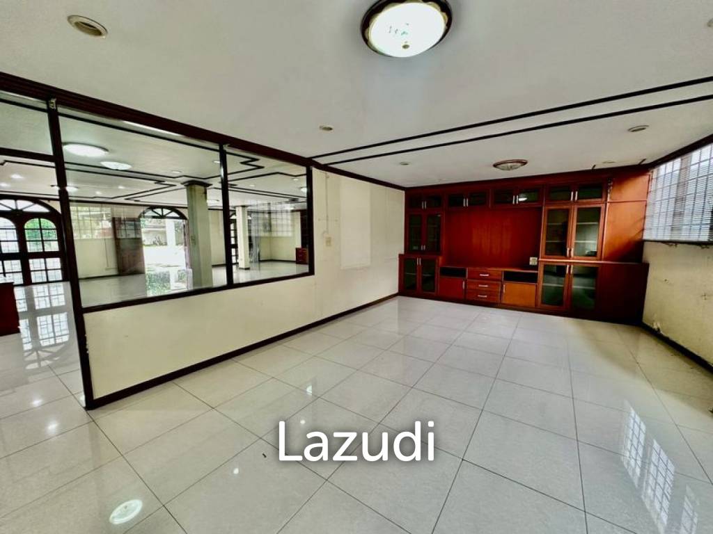 6 Bed Detached House For Sale in Huai khwang