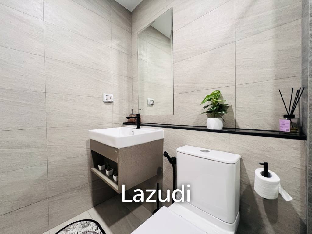 Good Size 1 Bedroom Condo With Nice Sea View