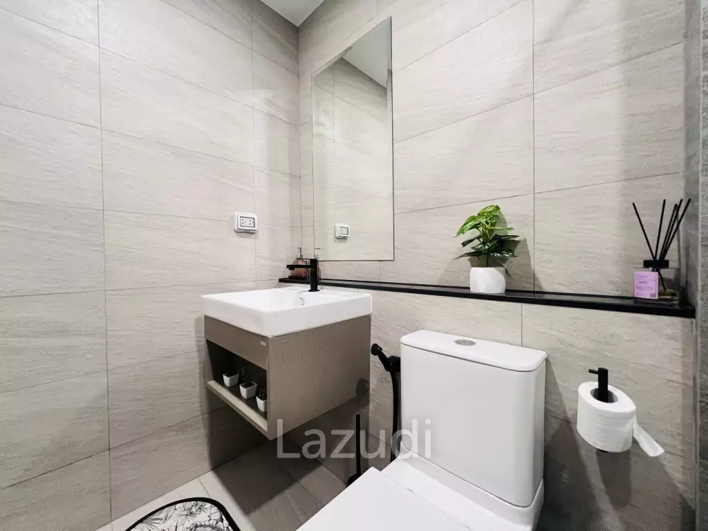 Good Size 1 Bedroom Condo With Nice Sea View