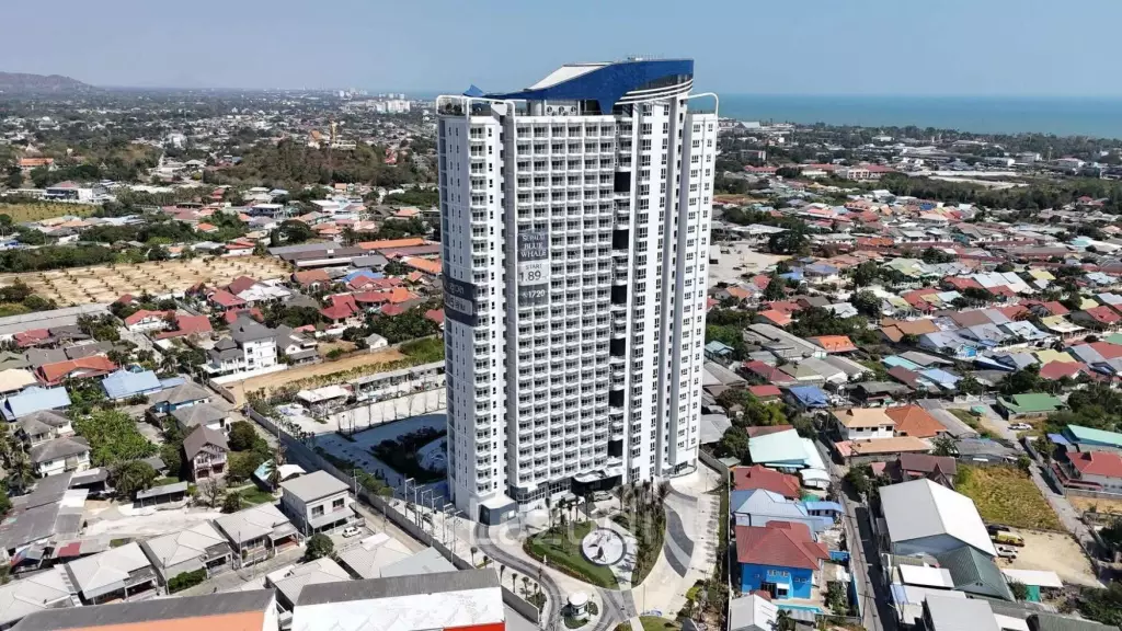 Good Size 1 Bedroom Condo With Nice Sea View