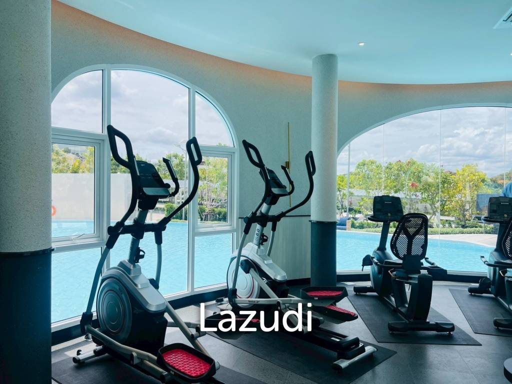 Good Size 1 Bedroom Condo With Nice Sea View