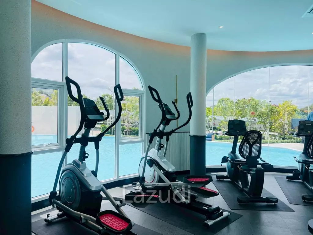 Good Size 1 Bedroom Condo With Nice Sea View
