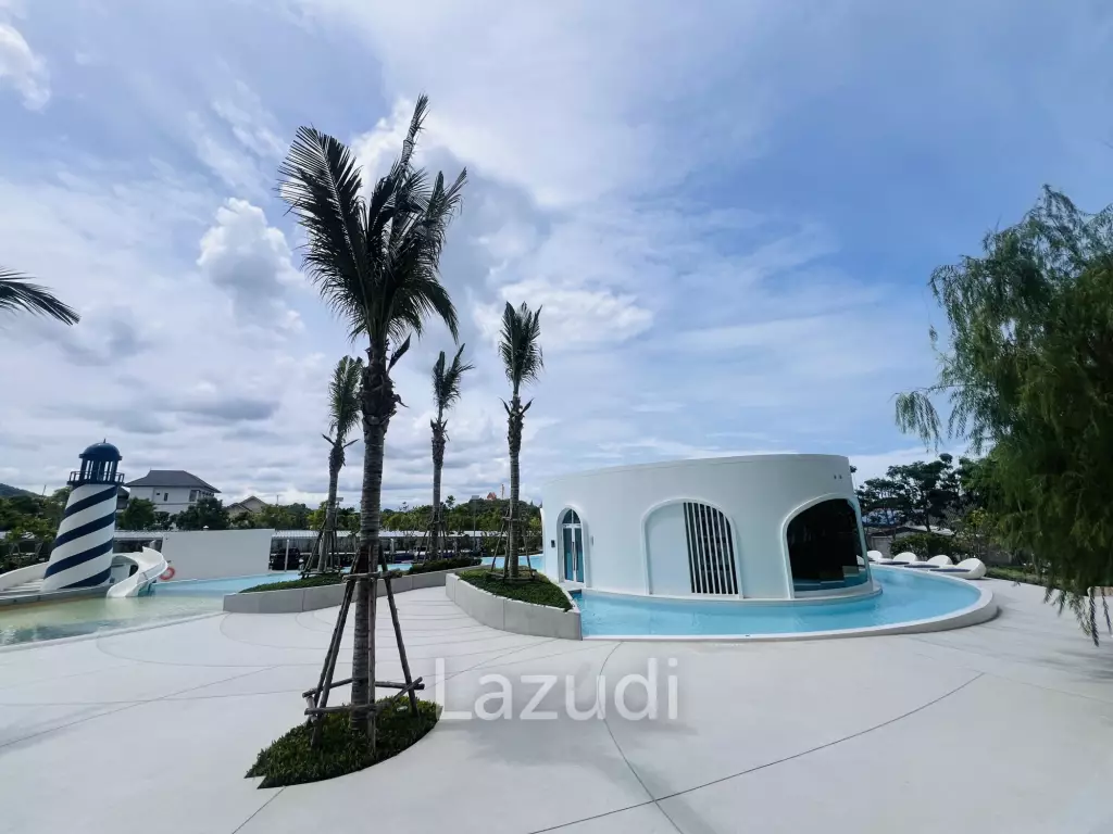 Good Size 1 Bedroom Condo With Nice Sea View