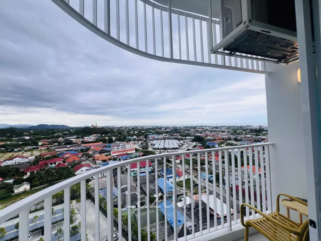 Good Size 1 Bedroom Condo With Nice Sea View