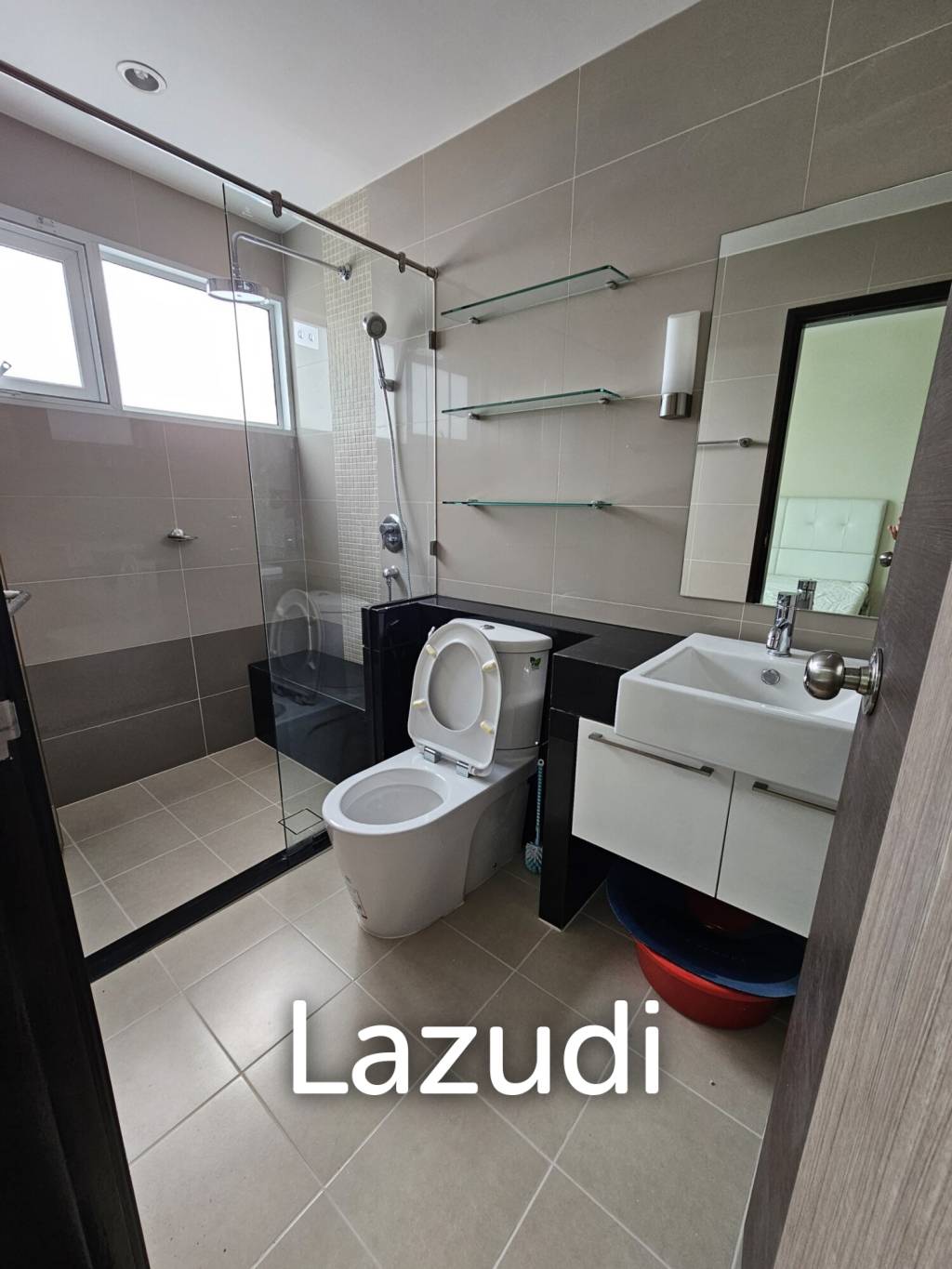 3 bedrooms 3 bathrooms 180 Sq.M. Supalai River Resort.
