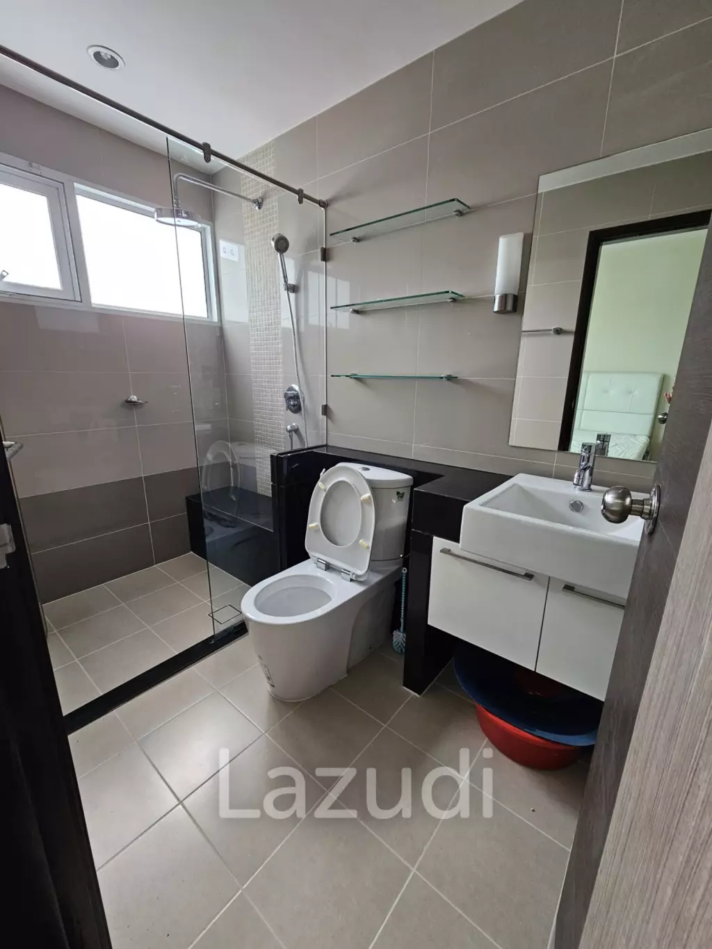 3 bedrooms 3 bathrooms 180 Sq.M. Supalai River Resort.