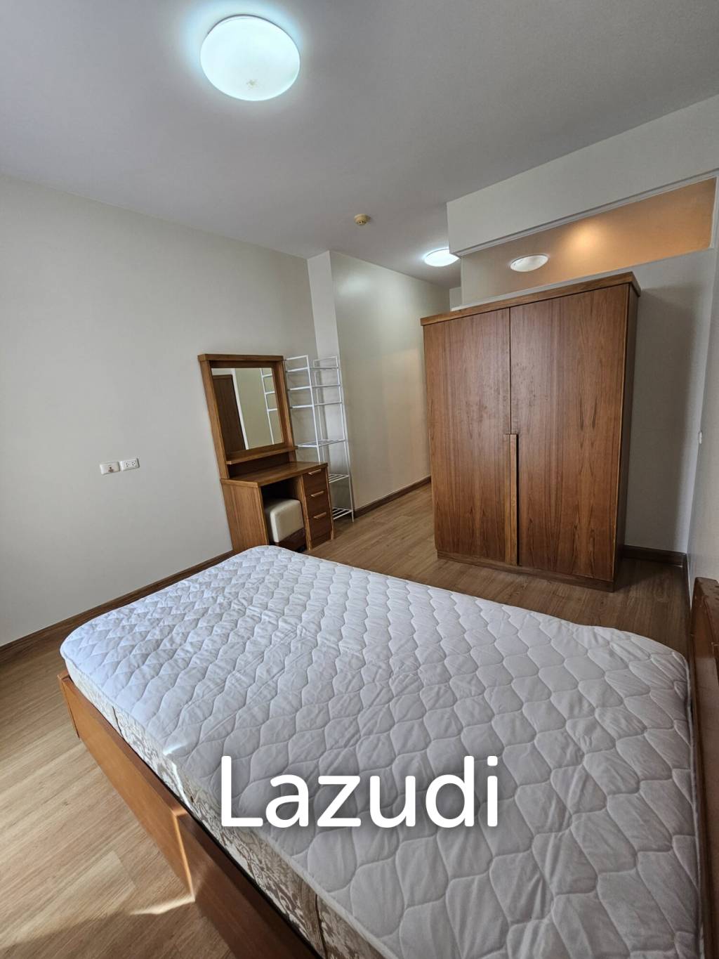 3 bedrooms 3 bathrooms 180 Sq.M. Supalai River Resort.