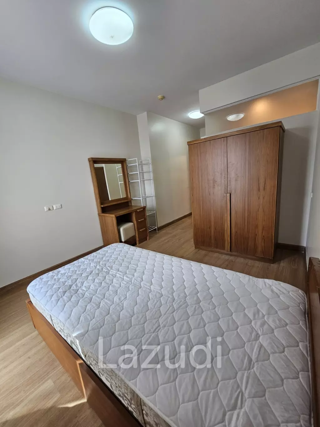 3 bedrooms 3 bathrooms 180 Sq.M. Supalai River Resort.