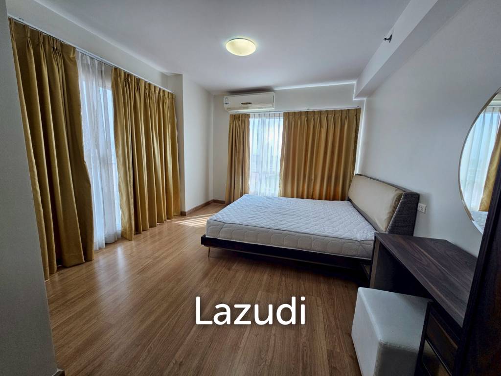 3 bedrooms 3 bathrooms 180 Sq.M. Supalai River Resort.