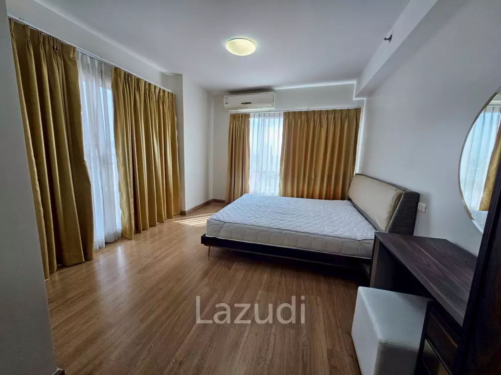 3 bedrooms 3 bathrooms 180 Sq.M. Supalai River Resort.