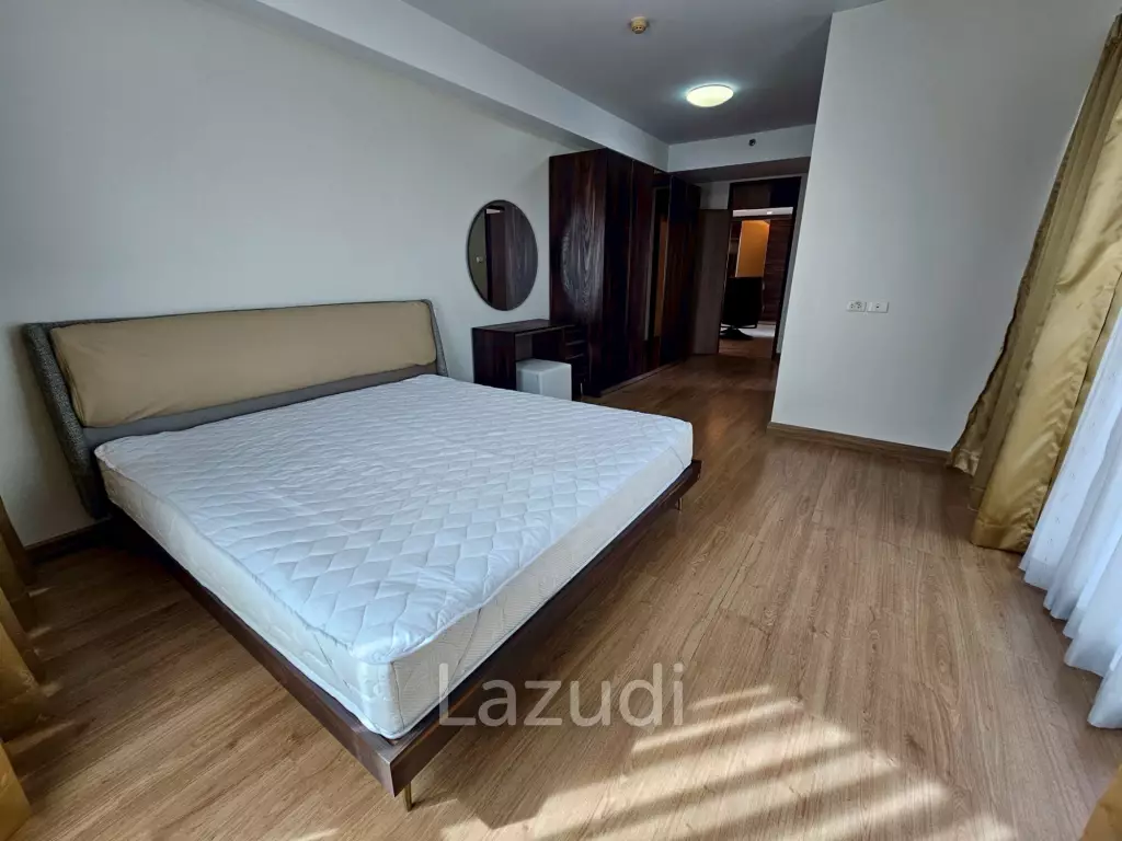 3 bedrooms 3 bathrooms 180 Sq.M. Supalai River Resort.