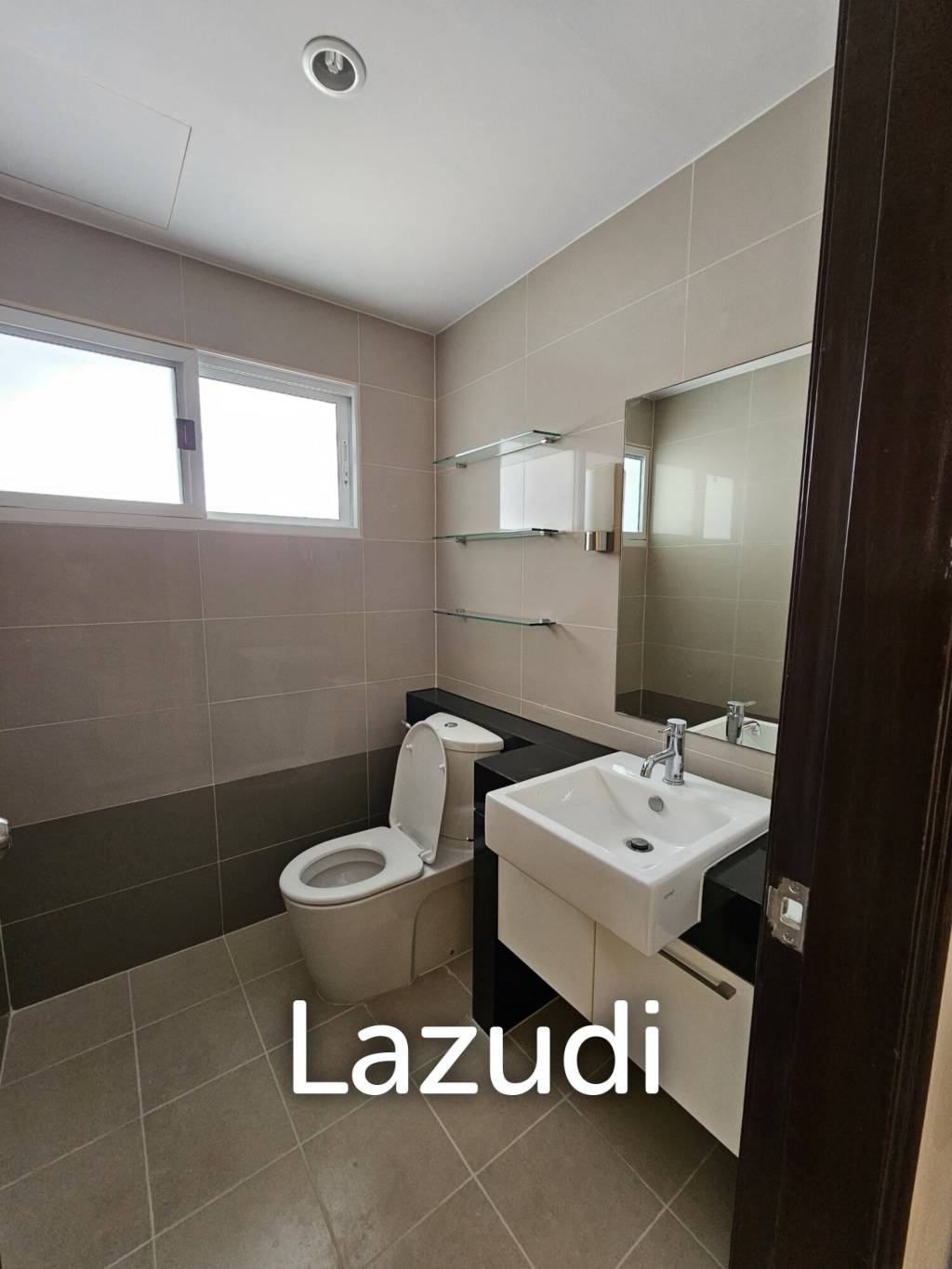 3 bedrooms 3 bathrooms 180 Sq.M. Supalai River Resort.