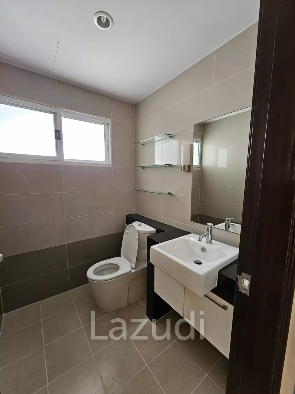 3 bedrooms 3 bathrooms 180 Sq.M. Supalai River Resort.