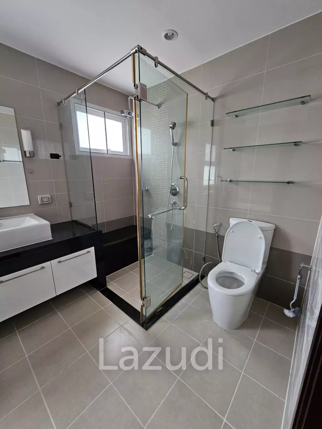 3 bedrooms 3 bathrooms 180 Sq.M. Supalai River Resort.
