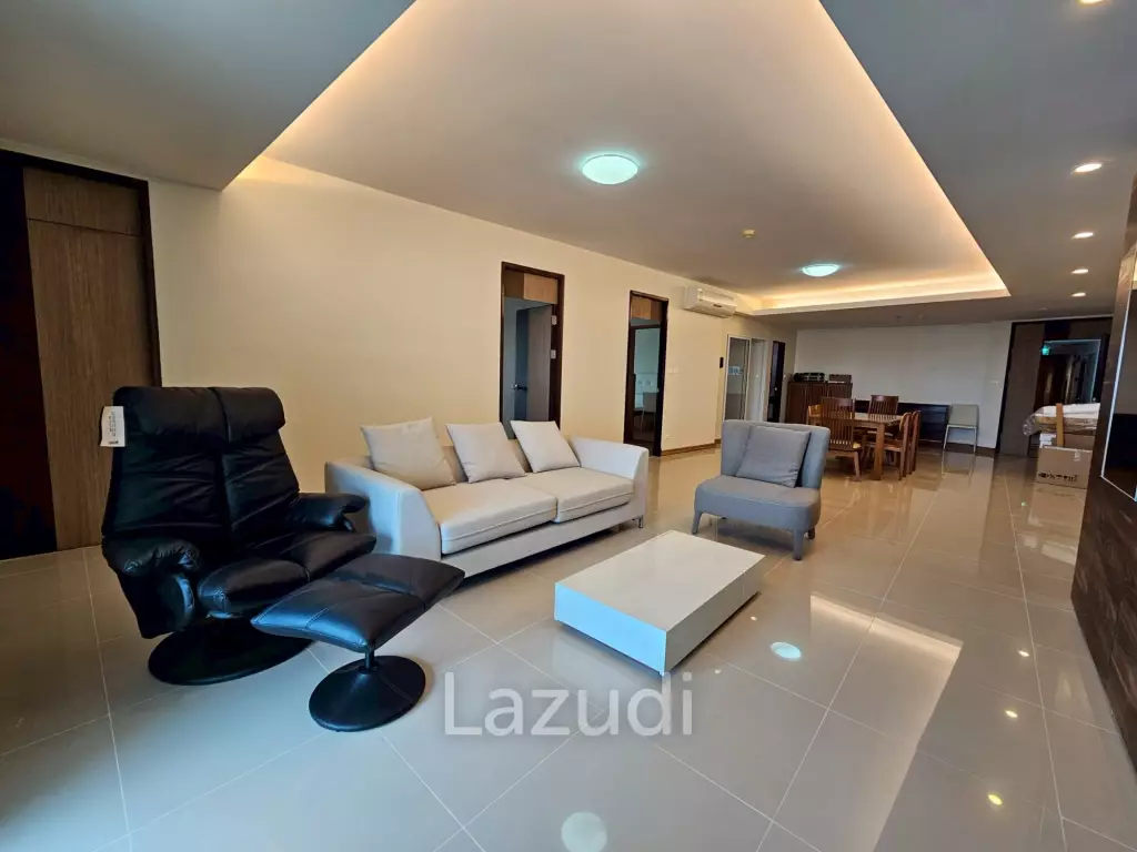 3 bedrooms 3 bathrooms 180 Sq.M. Supalai River Resort.