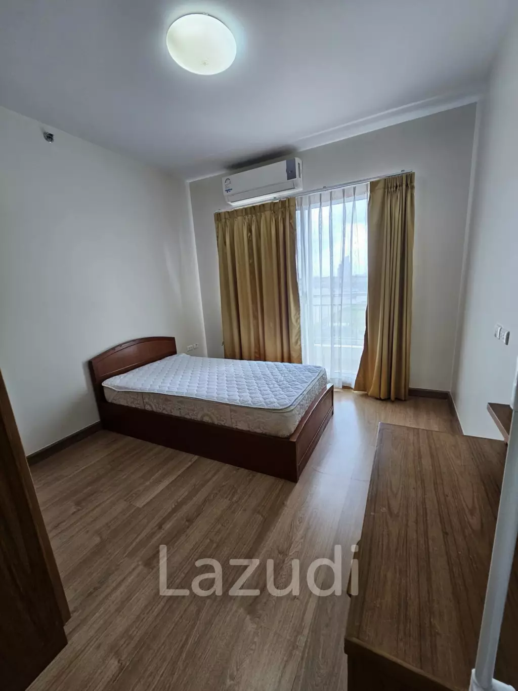 3 bedrooms 3 bathrooms 180 Sq.M. Supalai River Resort.