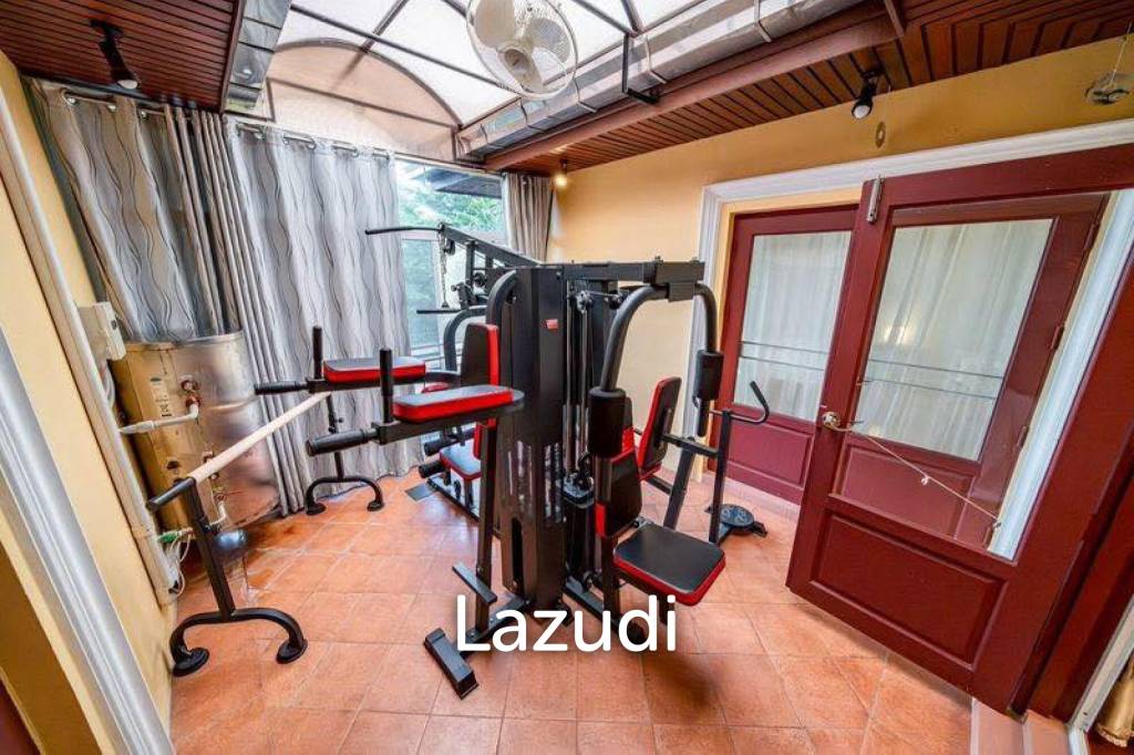 6 Bedrooms 7 Bathrooms 420 SQ.M. El Grande