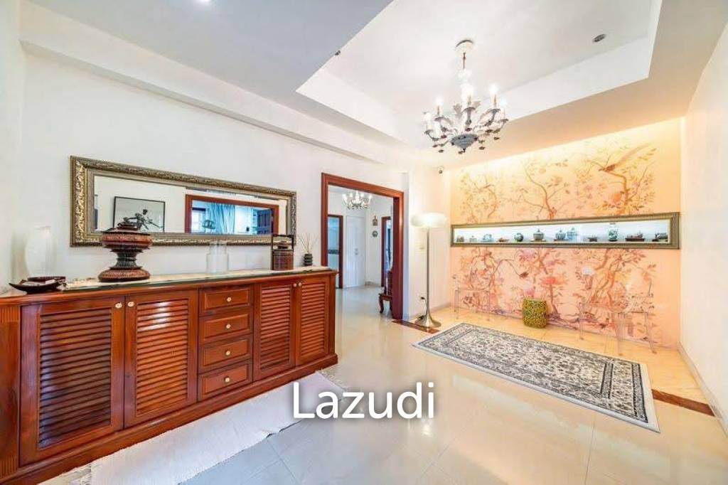 6 Bedrooms 7 Bathrooms 420 SQ.M. El Grande