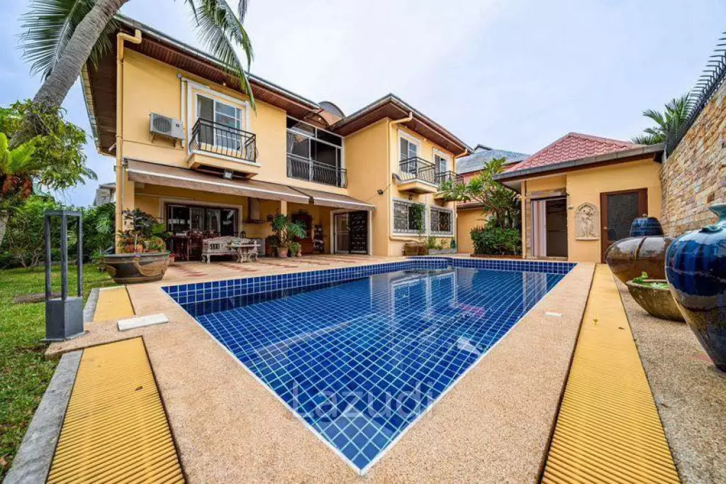 6 Bedrooms 7 Bathrooms 420 SQ.M. El Grande
