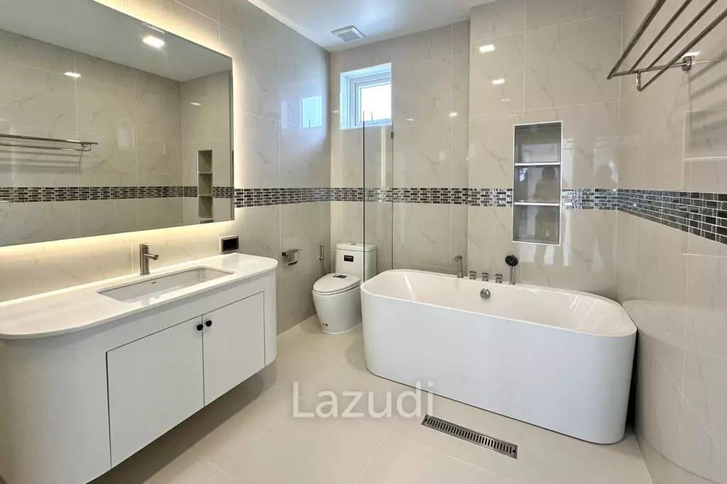 3 Bedrooms 3 Bathrooms 163.63 SQ.M. Huay Yai Park Villas