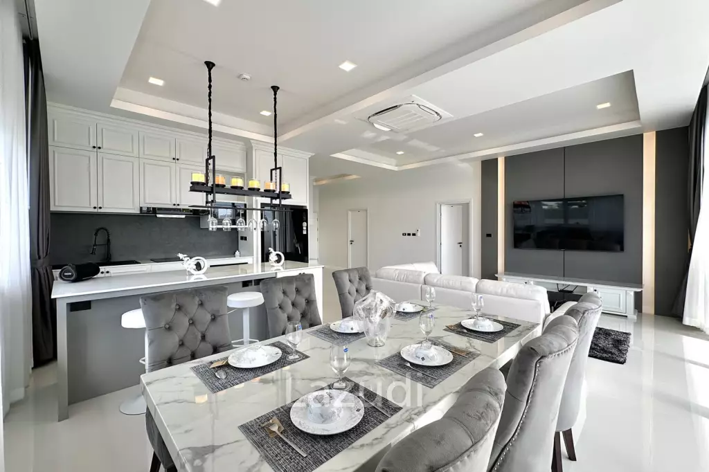 3 Bedrooms 3 Bathrooms 163.63 SQ.M. Huay Yai Park Villas