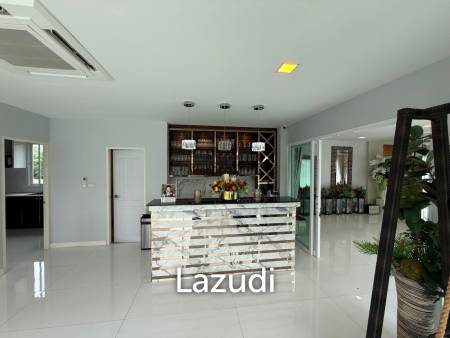 Absolute Beachfront Luxury Mansion in Cha am