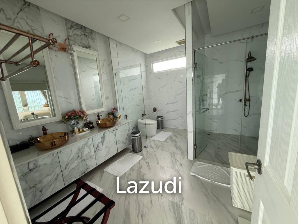 Absolute Beachfront Luxury Mansion in Cha am